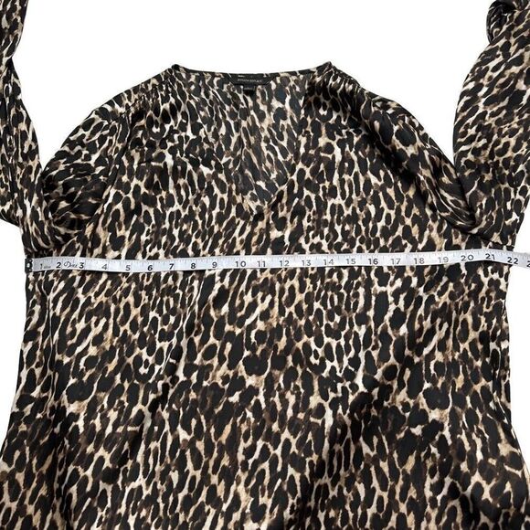 Banana Republic Satin Cheetah Print Vneck Blouse Pleated Shoulders Womens Large - Picture 6 of 9
